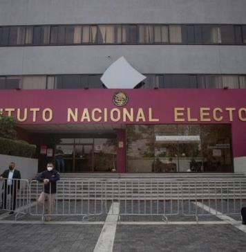 Comienza limpia en el INE: salen tres funcionarios de Taddei y revisarán más nombramientos Comienza limpia en el INE: salen tres funcionarios de Taddei y revisarán más nombramientos
