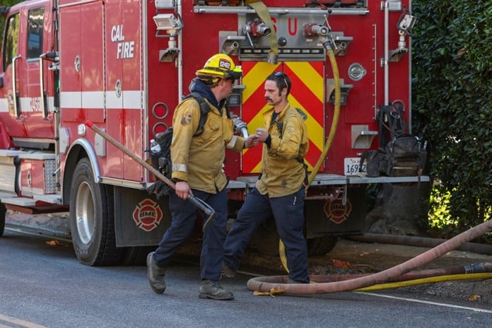 Uso de bomberos privados realza brecha de riqueza en Los Ángeles