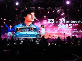 Homenaje a Juan Gabriel reúne a fans mexicanos y extranjeros en Ciudad Juárez