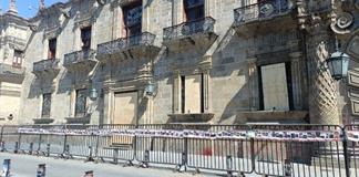Tras protestas, vuelven las vallas de acero al Centro de Guadalajara