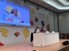 Mil jóvenes se encuentran con Cristina Rivera Garza y descubren el poder de narrar lo cotidiano