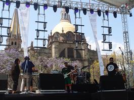 Canal 44 celebra 15 años y sale a la plaza para encontrarse con su audiencia Canal 44 celebra 15 años y sale a la plaza para encontrarse con su audiencia