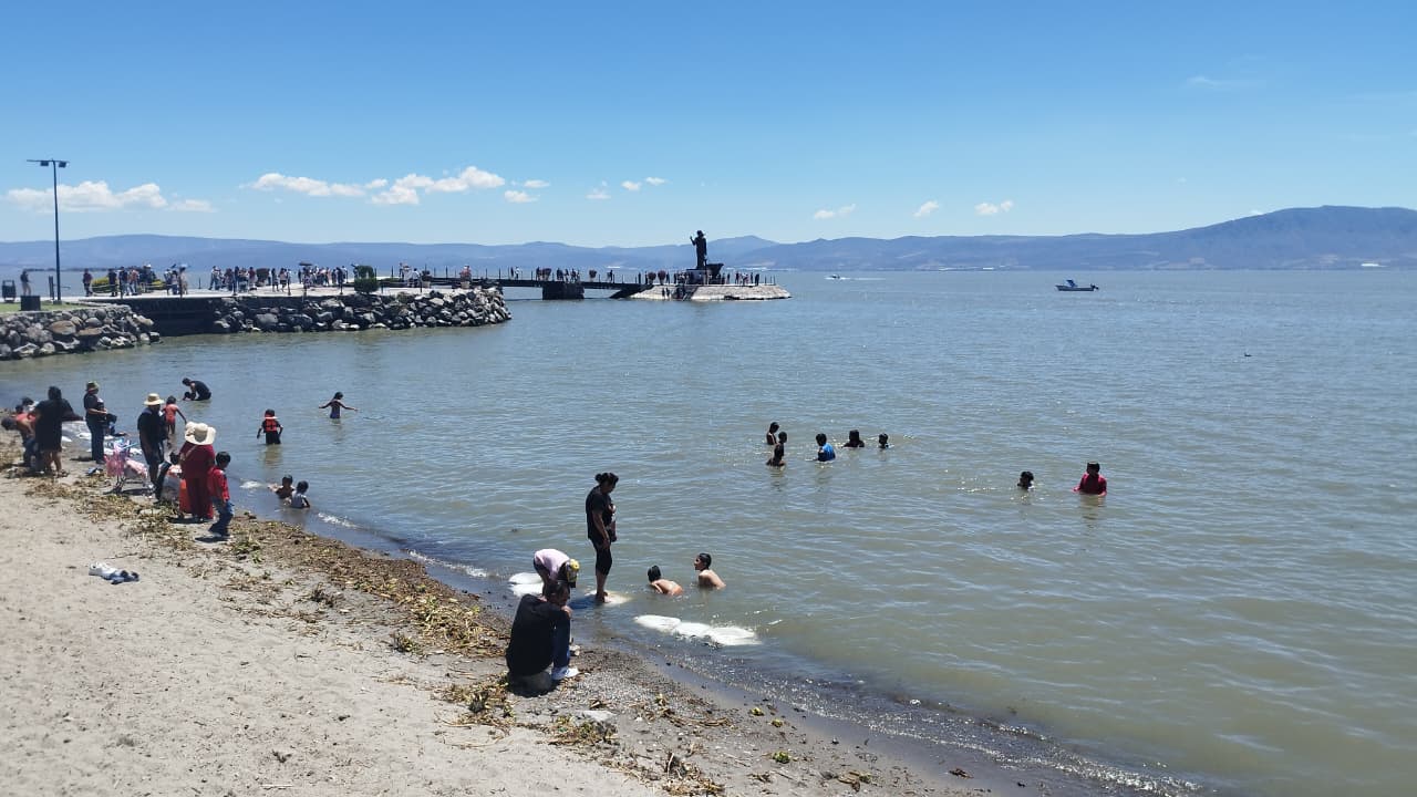 Sheinbaum anuncia hasta 13 mil millones de pesos para resolver crisis de agua en Guadalajara sin endeudar a Jalisco Sheinbaum anuncia hasta 13 mil millones de pesos para resolver crisis de agua en Guadalajara sin endeudar a Jalisco