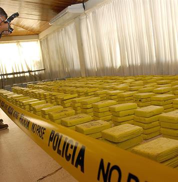 México incauta 26 bultos de cocaína y detiene a dos extranjeros en costas de Guerrero México incauta 26 bultos de cocaína y detiene a dos extranjeros en costas de Guerrero