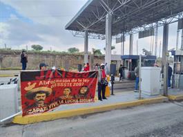 Maestros de la Asamblea Magisterial de Jalisco toman casetas en apoyo a la CNTE