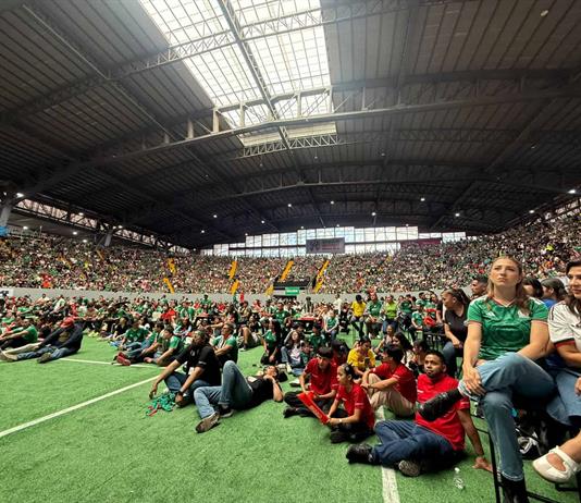 Entre goles, abrazos y euforia, miles viven el debut triunfal de México en la Zona Fan Vibra Jalisco