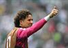 El mexicano Memo Ochoa celebra su histórico récord de seis Copas del Mundo