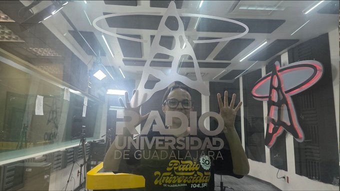 Portada de La voz de la luna