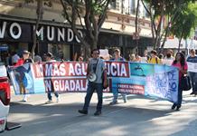 Marchan en Guadalajara para exigir freno al cobro y privatizaci&oacute;n del agua