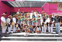 Entregan presea Cuixaloa a la familia Martínez Alcaraz por su aporte a la cultura indígena de Tuxpan