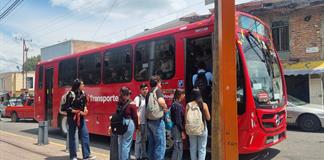 Tras reajuste de rutas, estudiantes se&ntilde;alan que faltan unidades