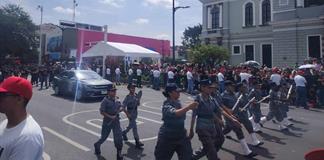 Cambian trayecto de desfile, lo disfrutaron más de 20 mil personas Cambian trayecto de desfile, lo disfrutaron más de 20 mil personas