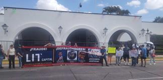 Víctimas de fraude por Lit Capital protestan en Casa Jalisco, piden intervención del gobernador Víctimas de fraude por Lit Capital protestan en Casa Jalisco, piden intervención del gobernador