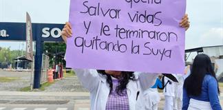 Estudiantes de la Universidad Cuauhtémoc bloquean avenida del Bajío tras feminicidio de Karla Estudiantes de la Universidad Cuauhtémoc bloquean avenida del Bajío tras feminicidio de Karla