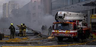 Al menos cinco muertos en ataques rusos contra Kiev a plena luz del día Al menos cinco muertos en ataques rusos contra Kiev a plena luz del día
