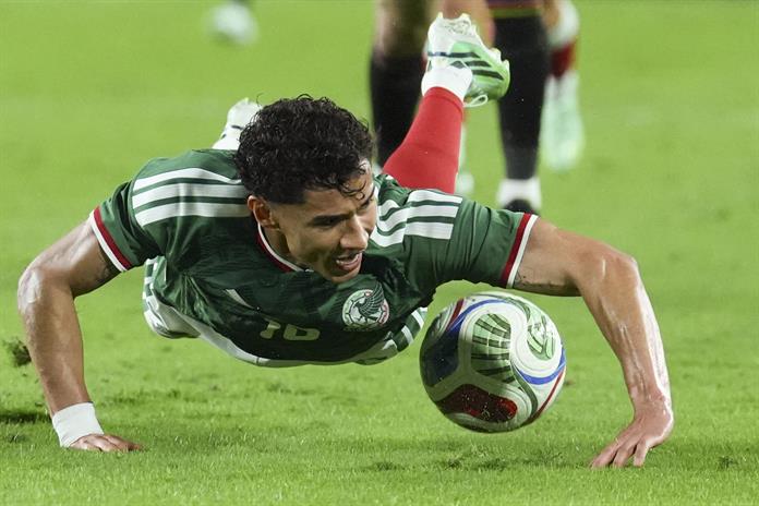 1-1. México y Perú empatan en un intenso partido en Nueva Jersey 1-1. México y Perú empatan en un intenso partido en Nueva Jersey