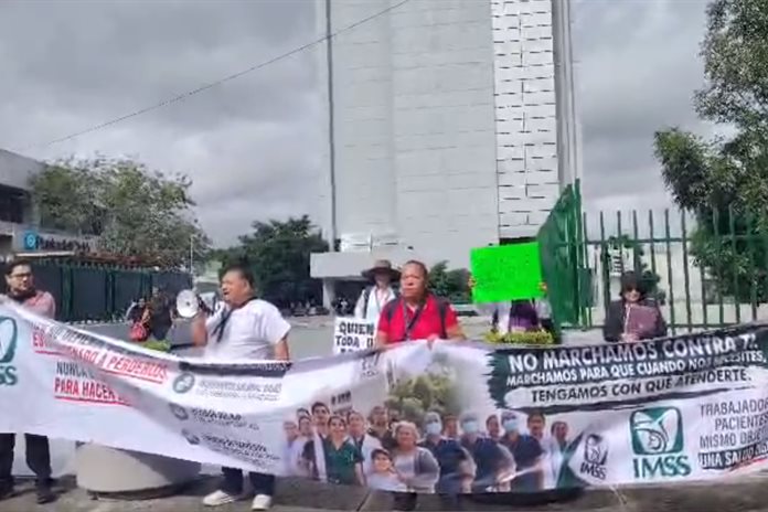 No hay personal y estamos rebasados: trabajadores del IMSS alzan la voz por más insumos No hay personal y estamos rebasados: trabajadores del IMSS alzan la voz por más insumos