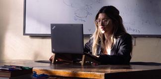 Un informe recomienda implicar y formar a los profesores para utilizar la IA en las aulas Un informe recomienda implicar y formar a los profesores para utilizar la IA en las aulas