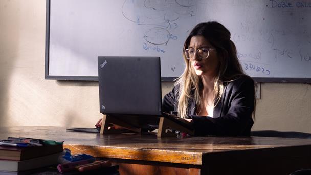 Un informe recomienda implicar y formar a los profesores para utilizar la IA en las aulas