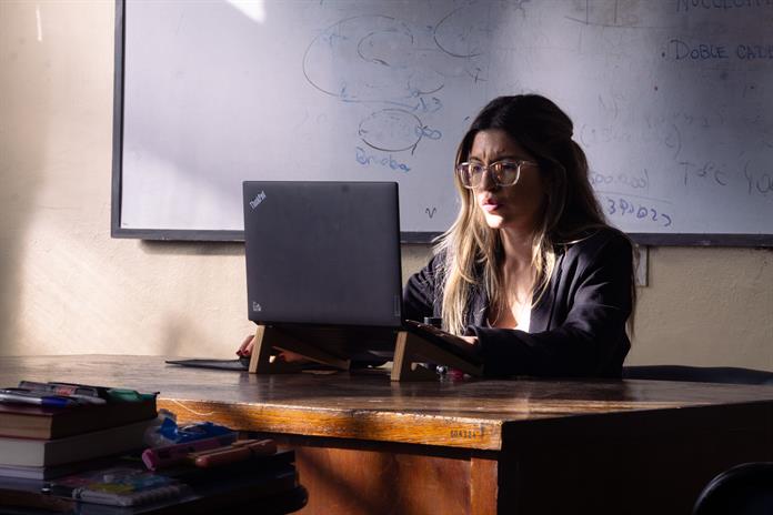 Un informe recomienda implicar y formar a los profesores para utilizar la IA en las aulas Un informe recomienda implicar y formar a los profesores para utilizar la IA en las aulas