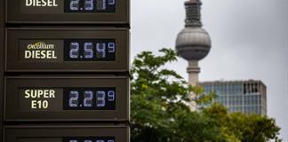 El G7 acuerda liberar hasta 100 millones de barriles de diésel y petróleo para contener los precios El G7 acuerda liberar hasta 100 millones de barriles de diésel y petróleo para contener los precios