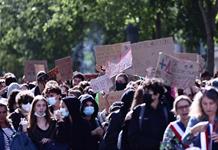 Cientos de liceos cerrados en Francia por protestas estudiantiles Cientos de liceos cerrados en Francia por protestas estudiantiles