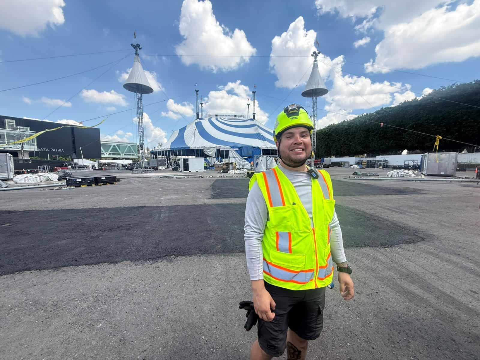 El cubo de 12 toneladas es el centro de ECHO del Cirque du Soleil en Guadalajara