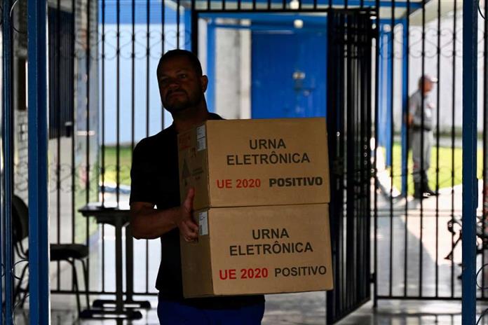 Lula y Flávio Bolsonaro juegan al vale todo antes de primera vuelta en Brasil Lula y Flávio Bolsonaro juegan al vale todo antes de primera vuelta en Brasil