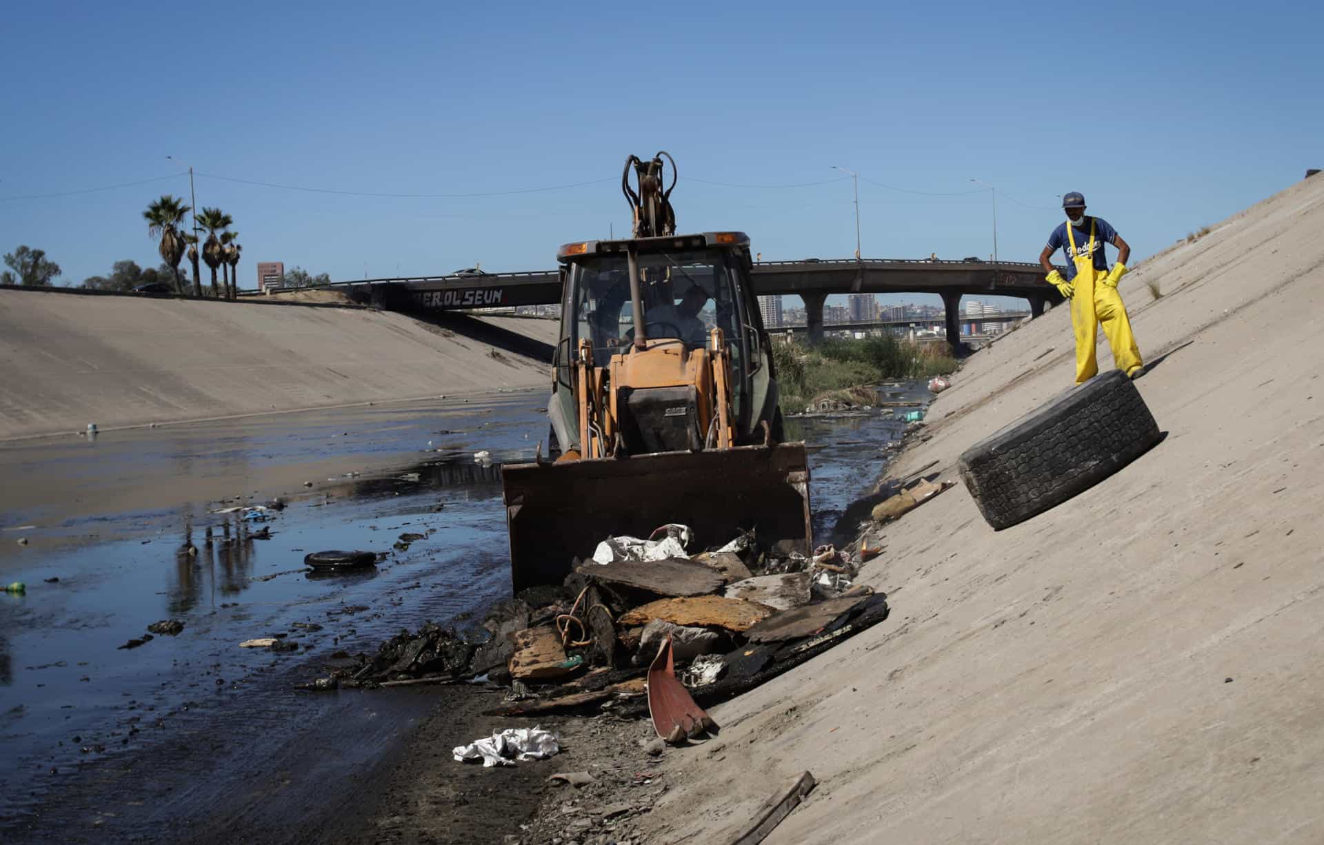 La contaminación del río Tijuana cruza a EEUU y escala hasta el T-MEC