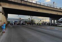 Bloquean avenidas principales en protesta por el agua sucia que llega a la ZMG