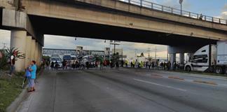 Bloquean avenidas principales en protesta por el agua sucia que llega a la ZMG