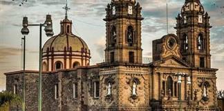 Entregan petici&oacute;n al cardenal Robles de Guadalajara, para elevar a bas&iacute;lica el templo del Se&ntilde;or de la Misericordia de Ocotl&aacute;n