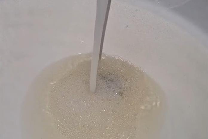 El agua turbia llega a La Máter; empeora la atención a pacientes El agua turbia llega a La Máter; empeora la atención a pacientes