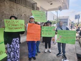 Pacientes renales exigen agua limpia para no perder sus hemodi&aacute;lisis