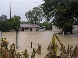 La tormenta tropical Simón y el huracán Isaías amenazan con fuertes lluvias a México La tormenta tropical Simón y el huracán Isaías amenazan con fuertes lluvias a México