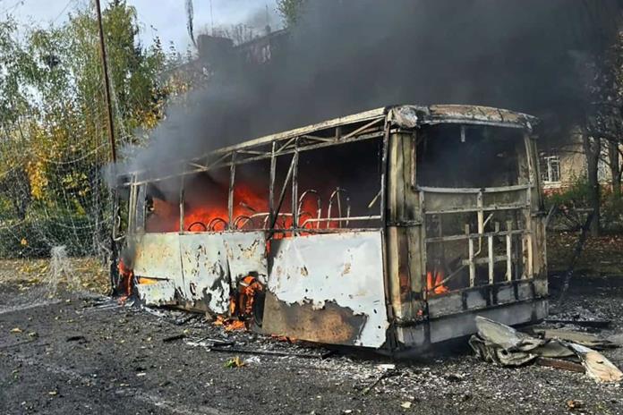 Un bombardeo ruso contra dos autobuses en Ucrania deja 30 muertos Un bombardeo ruso contra dos autobuses en Ucrania deja 30 muertos