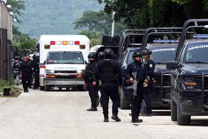 SSPC y Marina detienen a 10 presuntos delincuentes en Michoacán SSPC y Marina detienen a 10 presuntos delincuentes en Michoacán
