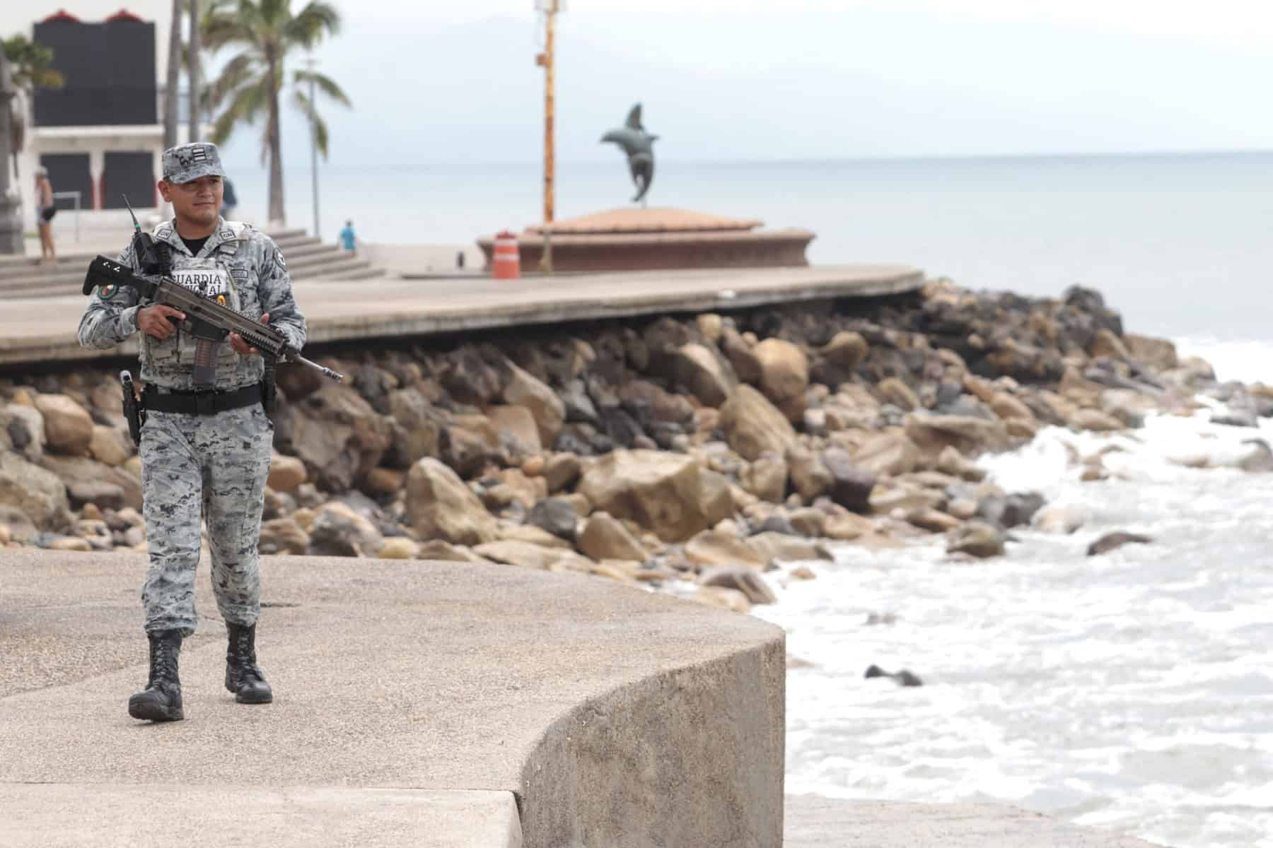 Simón dice: todo va a estar bien: pintada se viraliza ante el impacto de ciclón en Puerto Vallarta