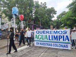 Con consignas contra el SIAPA, marchan por agua limpia en Guadalajara Con consignas contra el SIAPA, marchan por agua limpia en Guadalajara