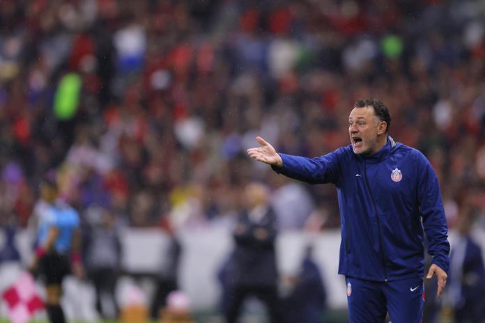 Guadalajara y Atlas empatan en clásico tapatío con actuación de Vargas Guadalajara y Atlas empatan en clásico tapatío con actuación de Vargas