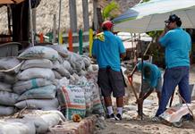 Protección Civil informa cambio de trayectoria del huracán Simón frente a Jalisco Protección Civil informa cambio de trayectoria del huracán Simón frente a Jalisco
