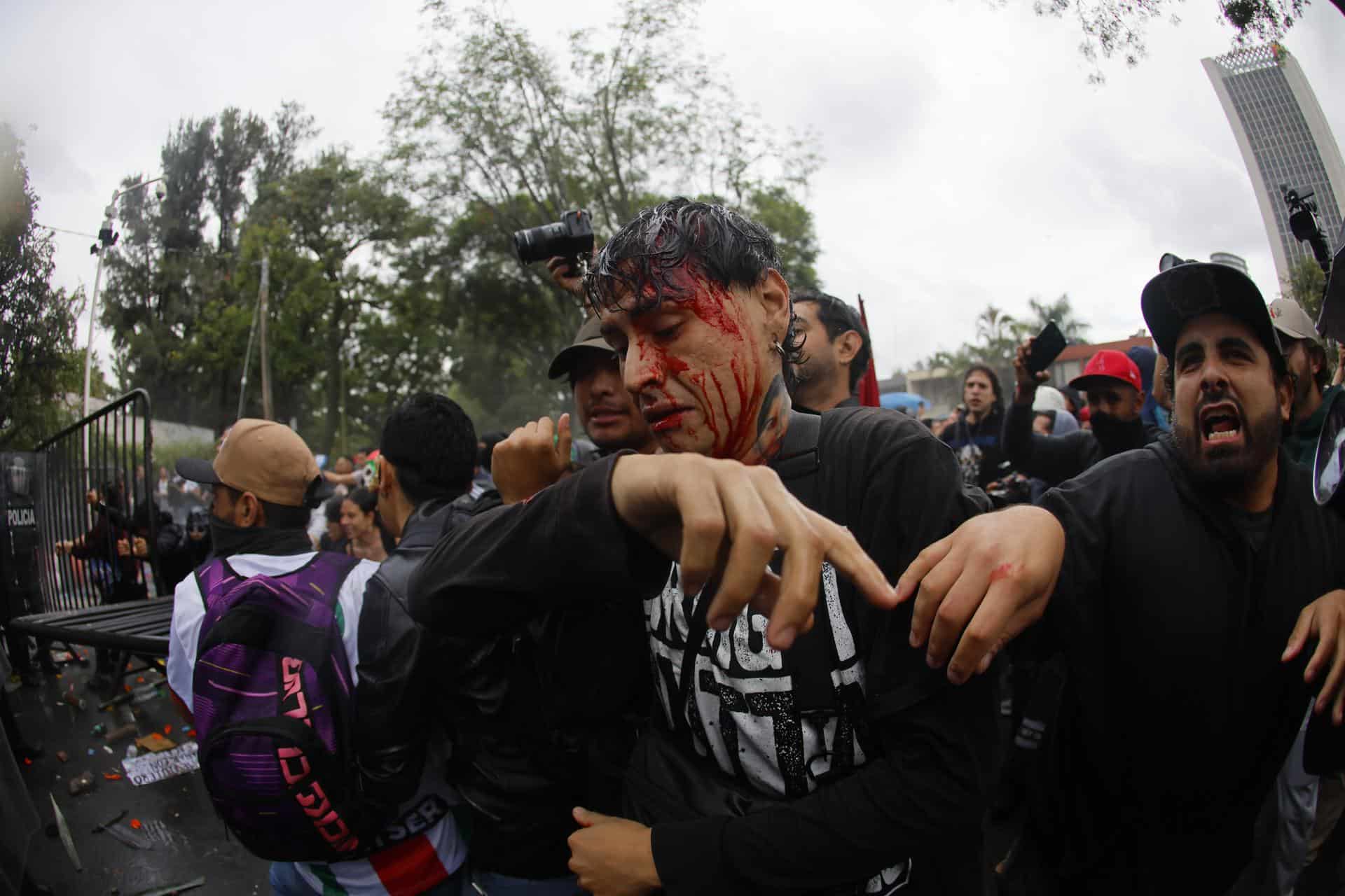 Cronología: Así fue la protesta por agua limpia en Guadalajara; de la marcha a la represión