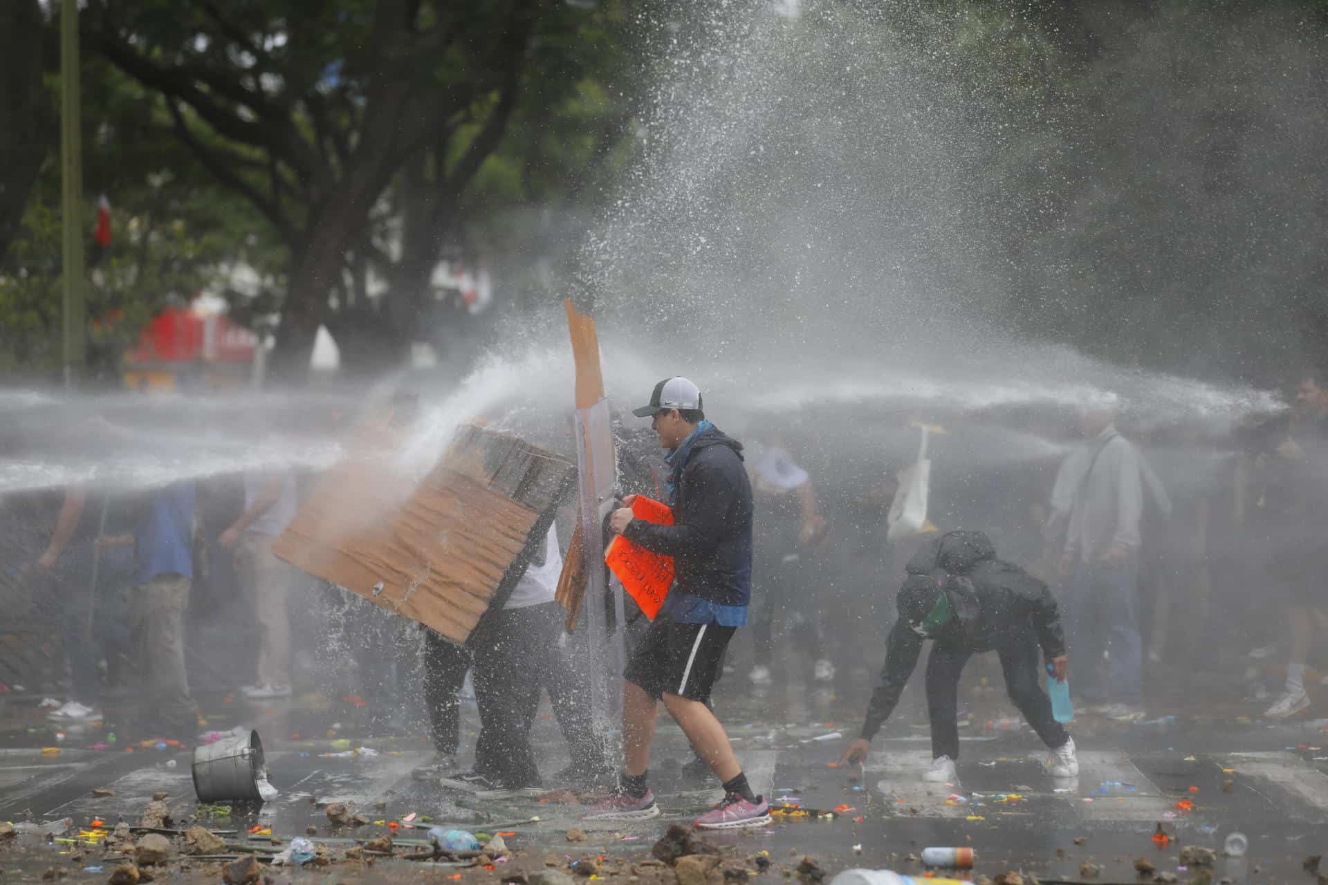 Cronología: Así fue la protesta por agua limpia en Guadalajara; de la marcha a la represión