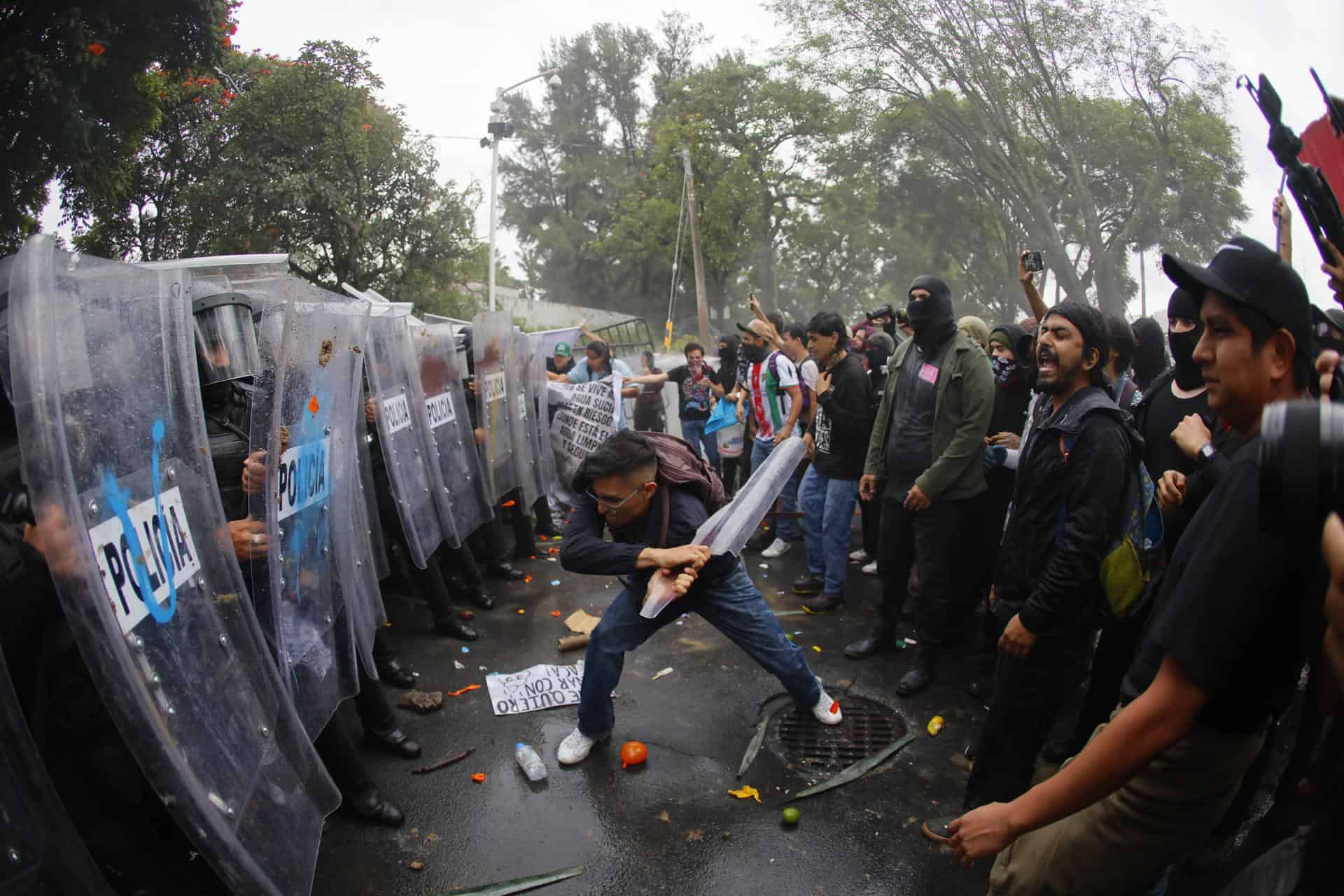 Cronología: Así fue la protesta por agua limpia en Guadalajara; de la marcha a la represión