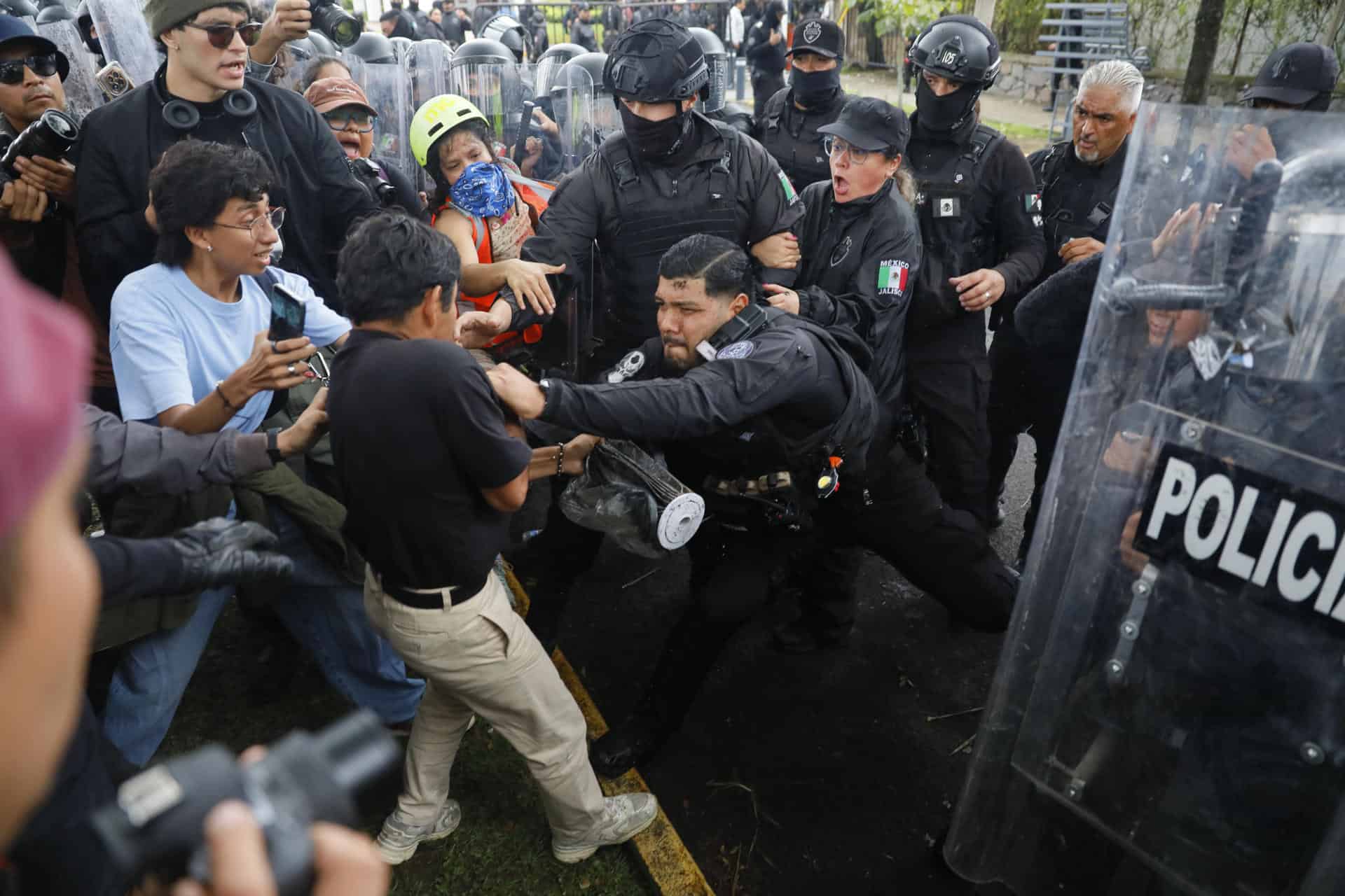 282 profesores universitarios exigen liberar a detenidos durante marcha por el agua en Guadalajara