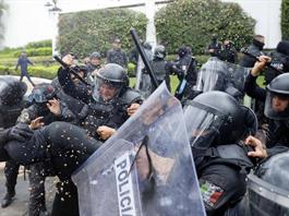 Familiares piden no imputar delitos a detenidos durante marcha por agua limpia Familiares piden no imputar delitos a detenidos durante marcha por agua limpia