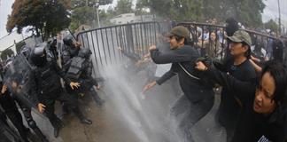 Fiscal&iacute;a imputa ataques a las v&iacute;as de comunicaci&oacute;n y lesiones a detenidos por protesta del agua; 37 siguen sin ser liberados