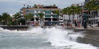 Hurac&aacute;n Sim&oacute;n mantiene categor&iacute;a 3 frente a M&eacute;xico y amenaza con lluvias y fuerte oleaje