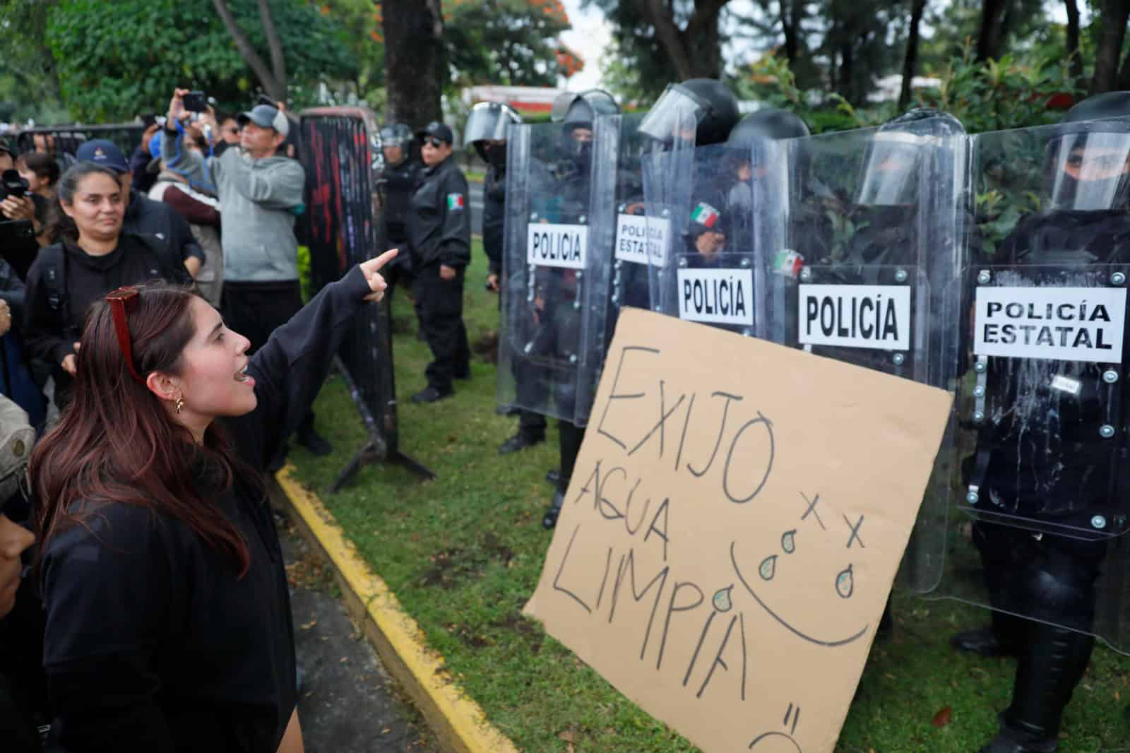 Fiscalía imputa ataques a las vías de comunicación y lesiones a detenidos por protesta del agua; 37 siguen sin ser liberados Fiscalía imputa ataques a las vías de comunicación y lesiones a detenidos por protesta del agua; 37 siguen sin ser liberados
