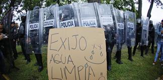 La represión de la protesta por agua sucia en Jalisco llega a la prensa internacional La represión de la protesta por agua sucia en Jalisco llega a la prensa internacional